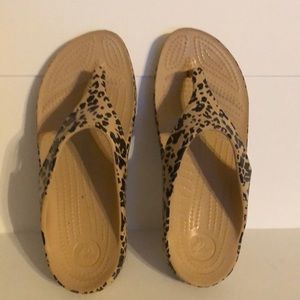 Leopard print Crocs sandals flip flops sz 9